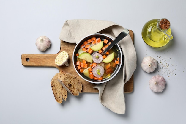 Zupa w garnku, świeże składniki